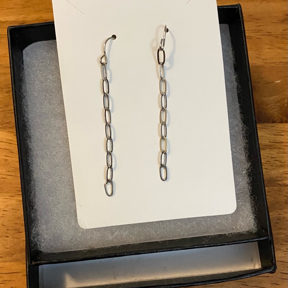 NEW Gorgeous rhodium plated chain earrings